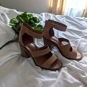 Lucky Brand Size 7.5 Leather Sandals